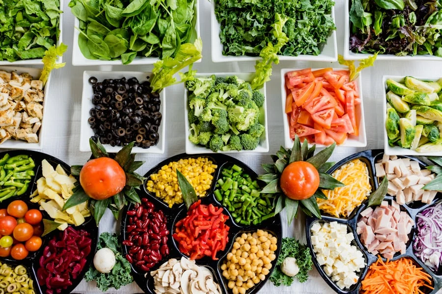 Ingredientes organizados para o preparo semanal de refeições